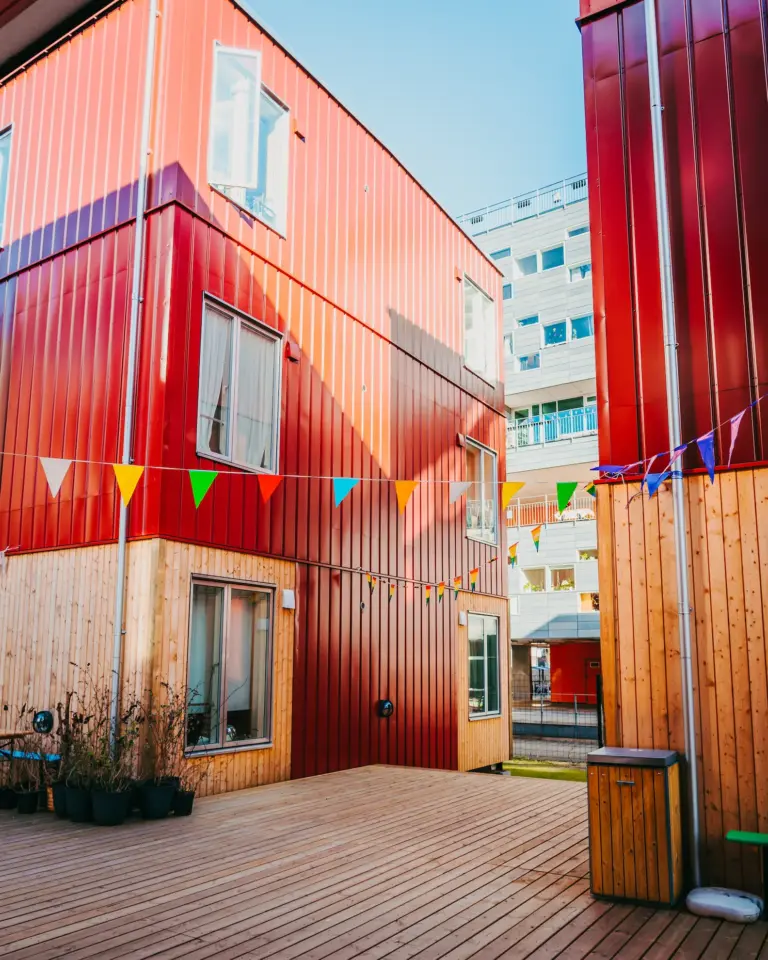 Rød CPH Village bygning udefra