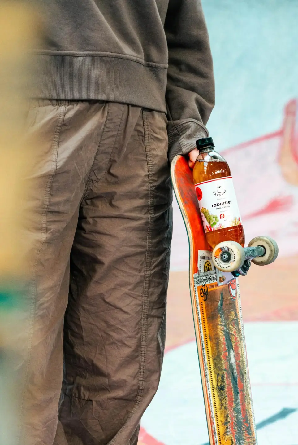 En Fatdane sodavand på et skateboard